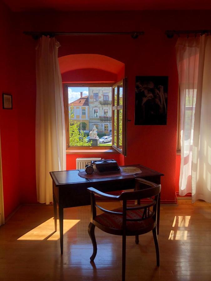 Voeroes Guest House Tîrgu Secuiesc Eksteriør bilde