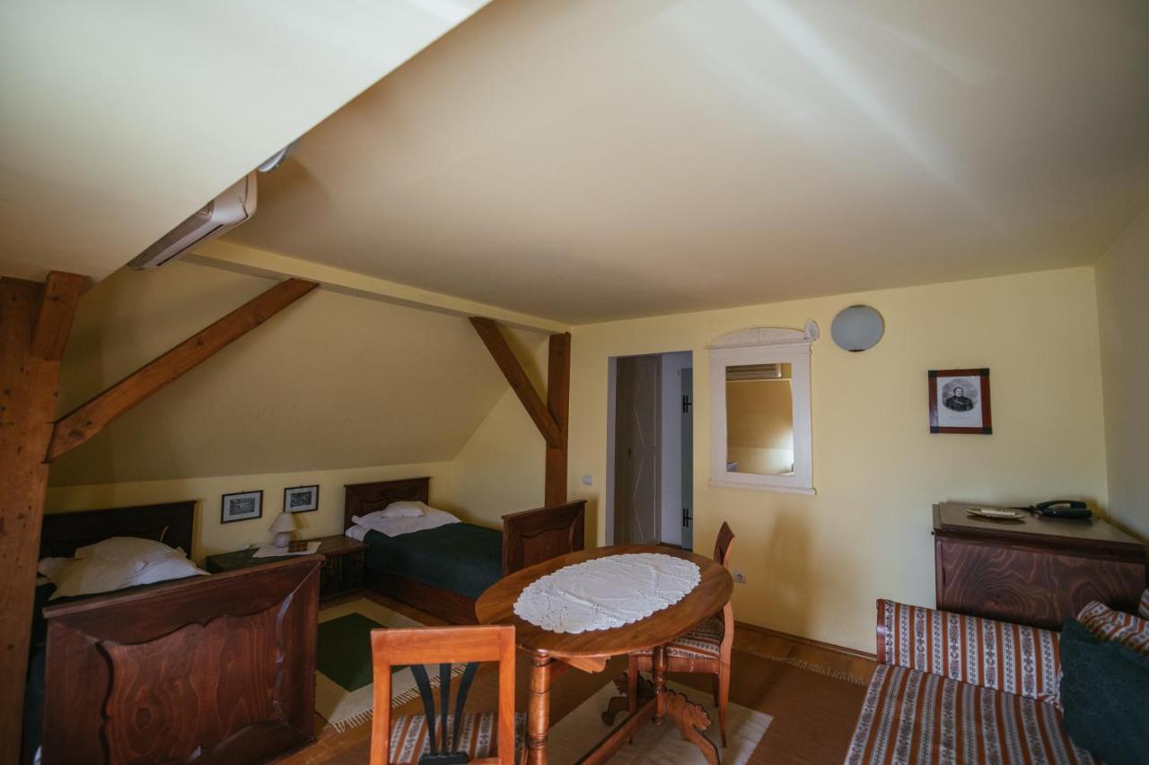 Voeroes Guest House Tîrgu Secuiesc Eksteriør bilde