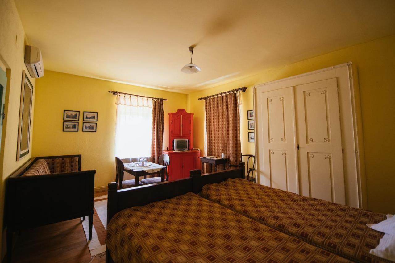 Voeroes Guest House Tîrgu Secuiesc Eksteriør bilde