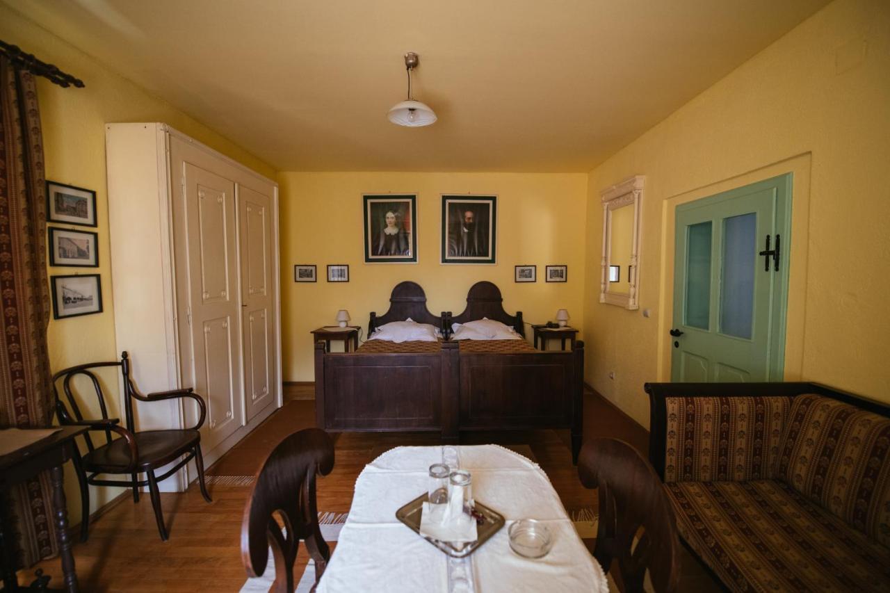 Voeroes Guest House Tîrgu Secuiesc Eksteriør bilde