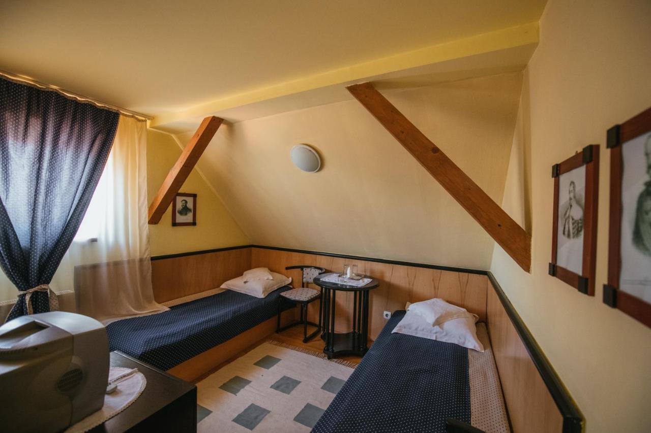 Voeroes Guest House Tîrgu Secuiesc Eksteriør bilde