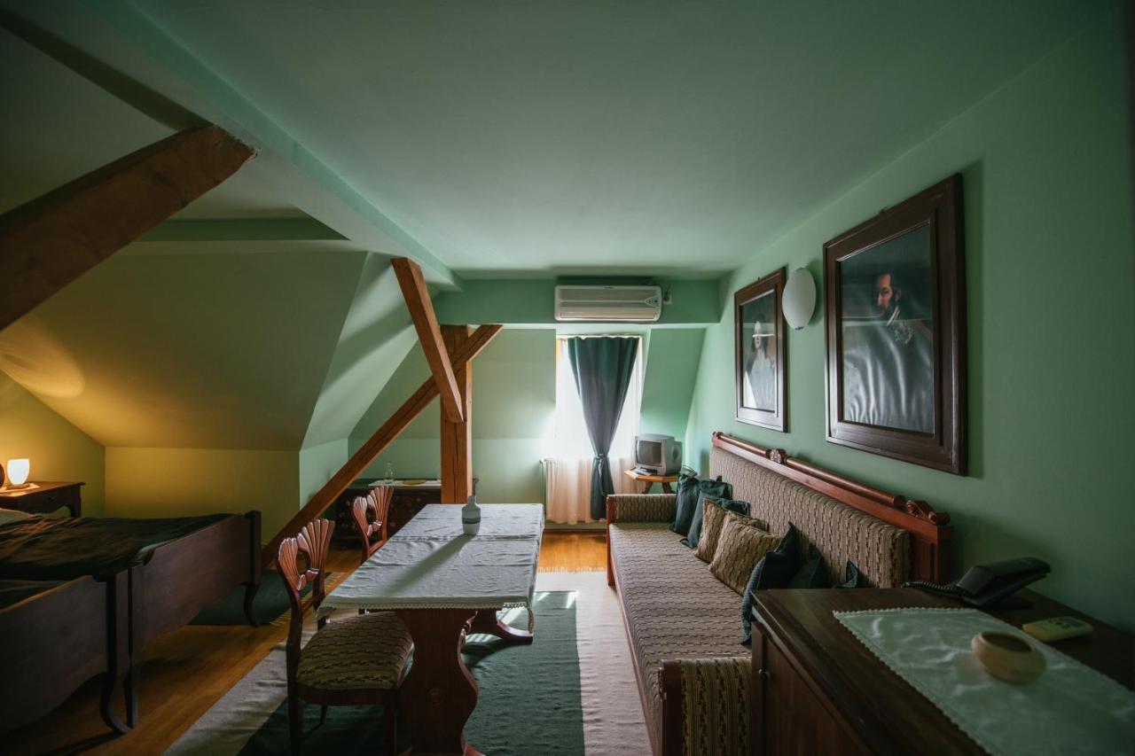 Voeroes Guest House Tîrgu Secuiesc Eksteriør bilde