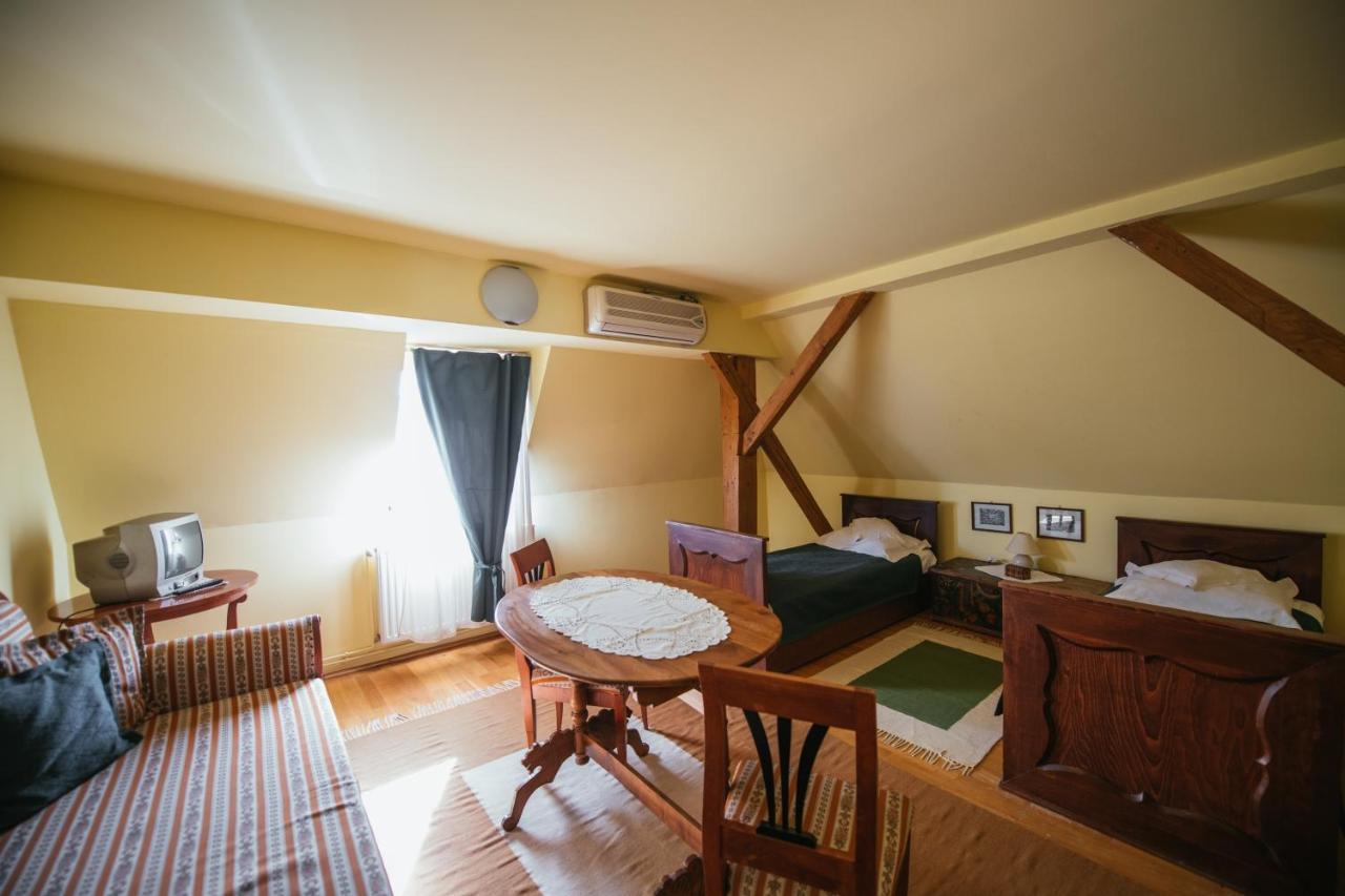 Voeroes Guest House Tîrgu Secuiesc Eksteriør bilde
