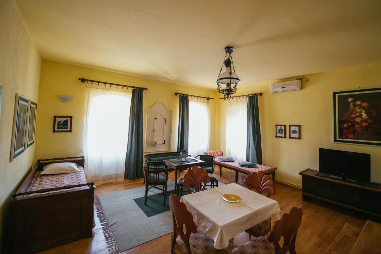 Voeroes Guest House Tîrgu Secuiesc Eksteriør bilde