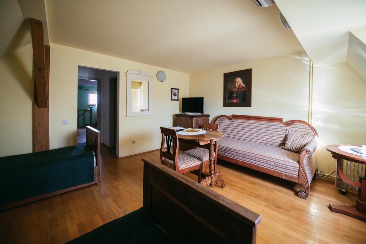 Voeroes Guest House Tîrgu Secuiesc Eksteriør bilde