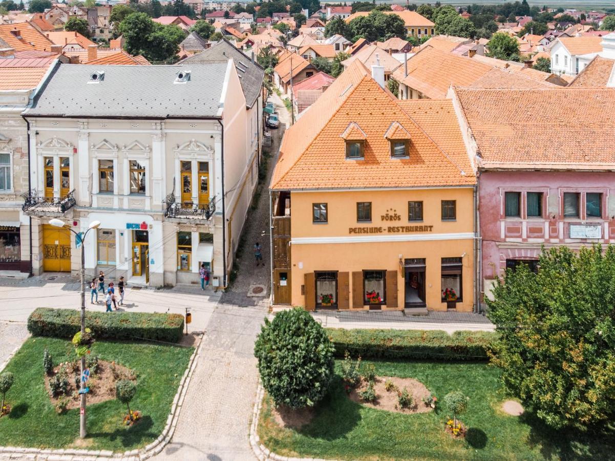 Voeroes Guest House Tîrgu Secuiesc Eksteriør bilde