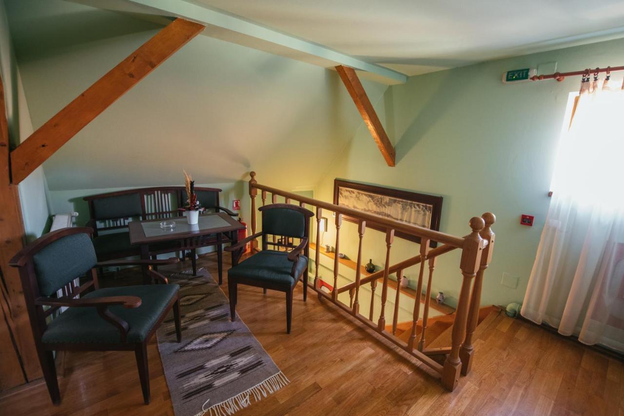 Voeroes Guest House Tîrgu Secuiesc Eksteriør bilde