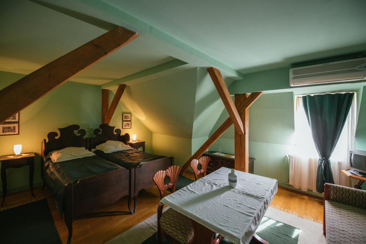 Voeroes Guest House Tîrgu Secuiesc Eksteriør bilde