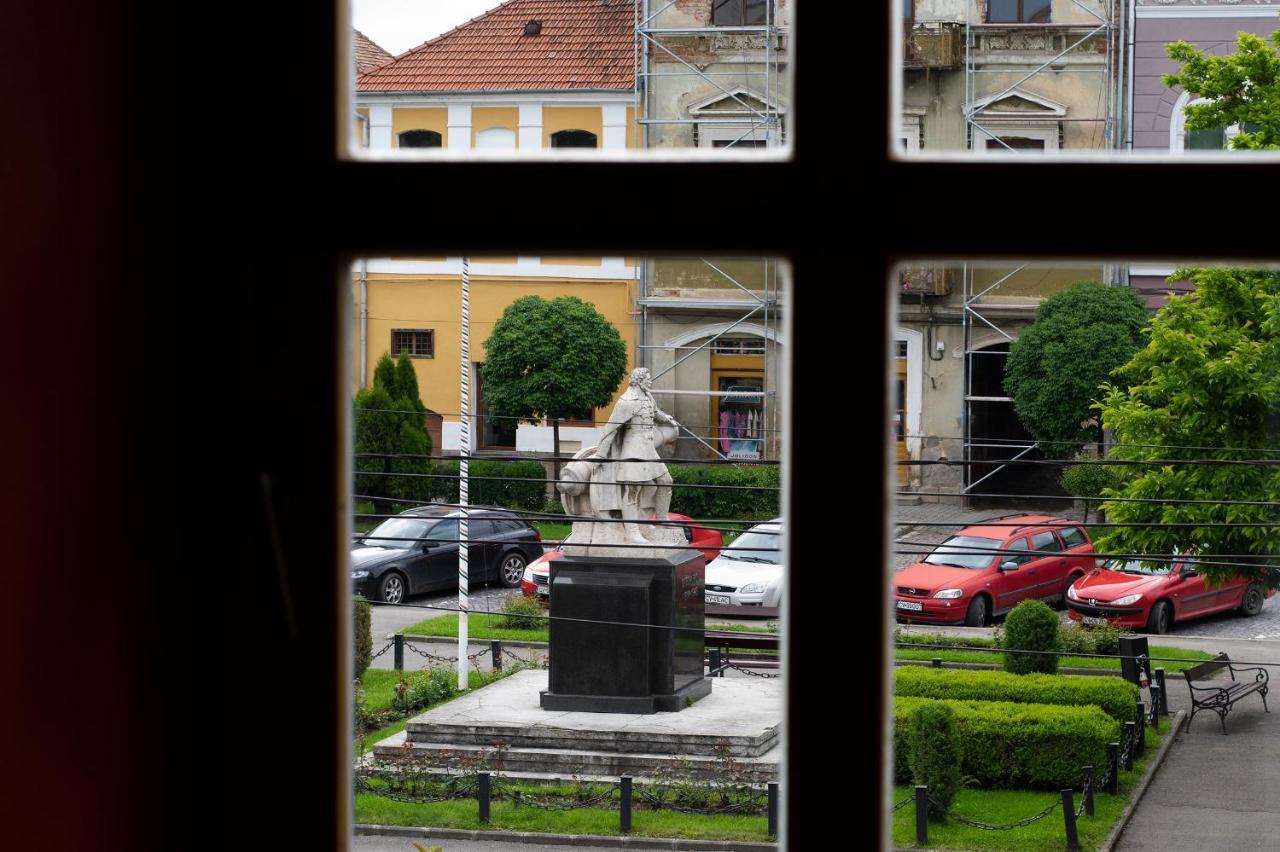 Voeroes Guest House Tîrgu Secuiesc Eksteriør bilde